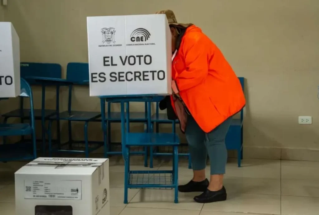 CNE define ocho colores de papeletas para las elecciones seccionales CNE define ocho colores de papeletas para las elecciones seccionales