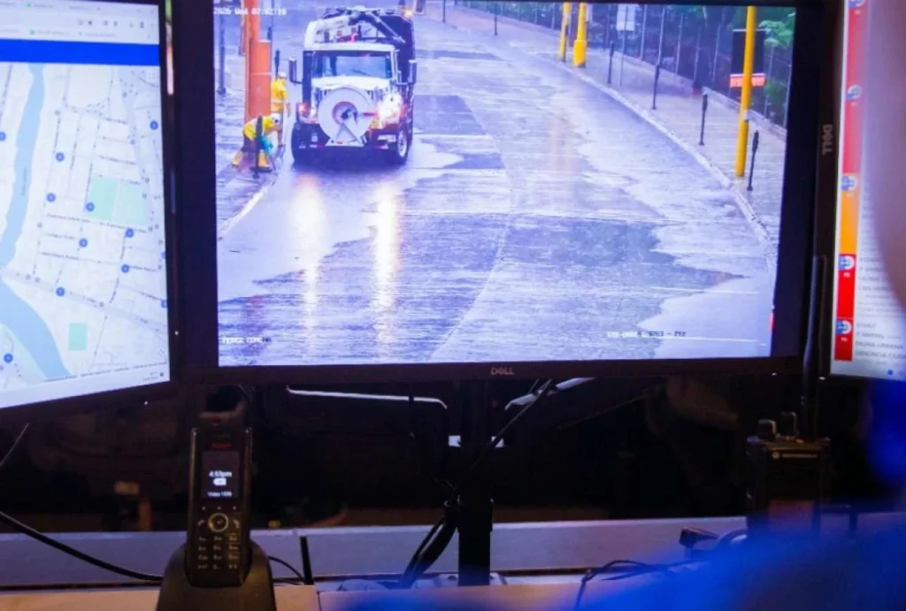 Lluvias en Ecuador provocan desbordamientos e incendios