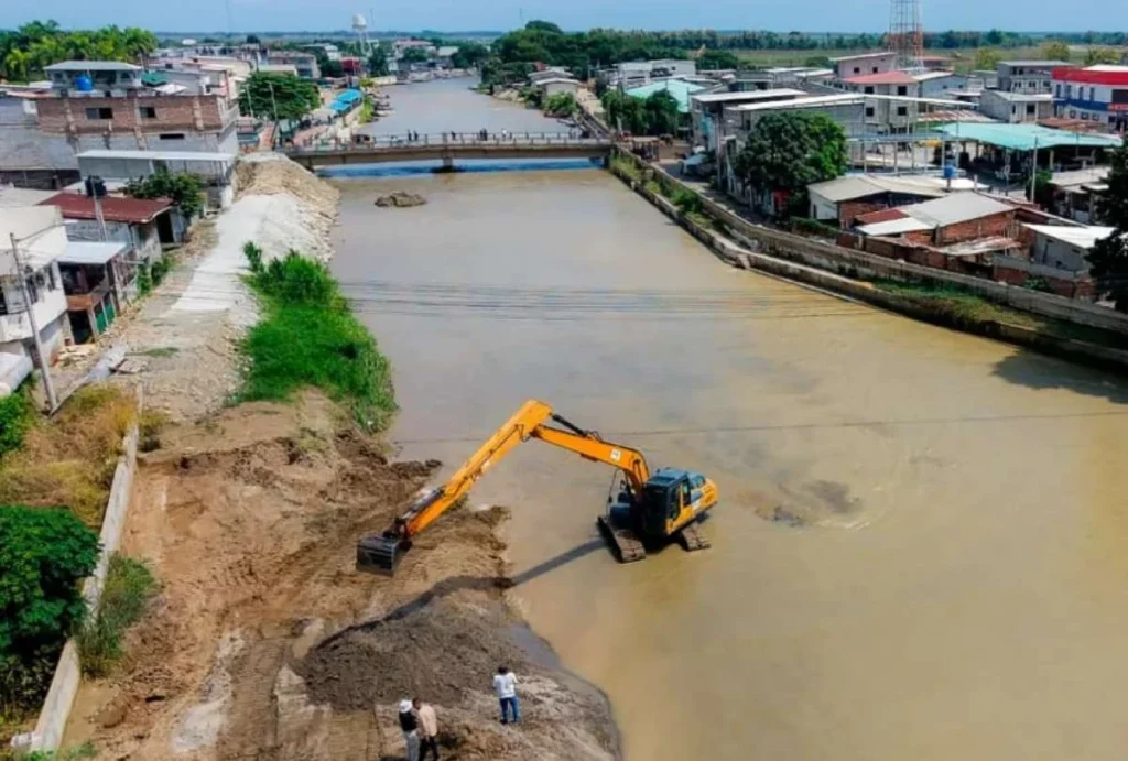 Ecuador cuenta con 63.503 kits para atender a más de 250.000 personas ante El Niño Ecuador cuenta con 63.503 kits para atender a más de 250.000 personas ante El Niño