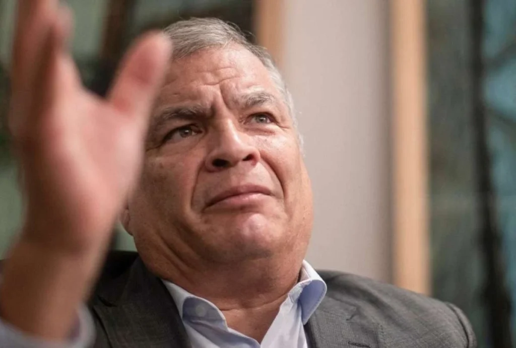 Rafael Correa desafía anuncios sobre su captura en Ecuador Rafael Correa desafía anuncios sobre su captura en Ecuador