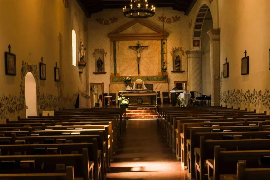 Tragedia: Sacerdote muere en misa en Guayaquil tras caerle cruz Sacerdote muere en misa en Guayaquil