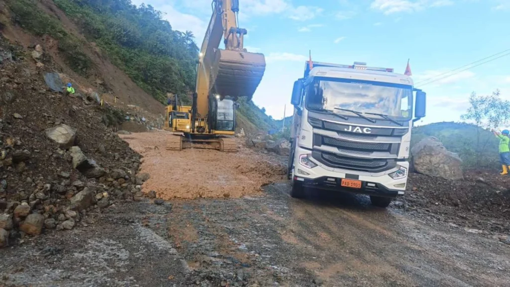 Cierre de la vía Cuenca-Molleturo-Naranjal por derrumbe