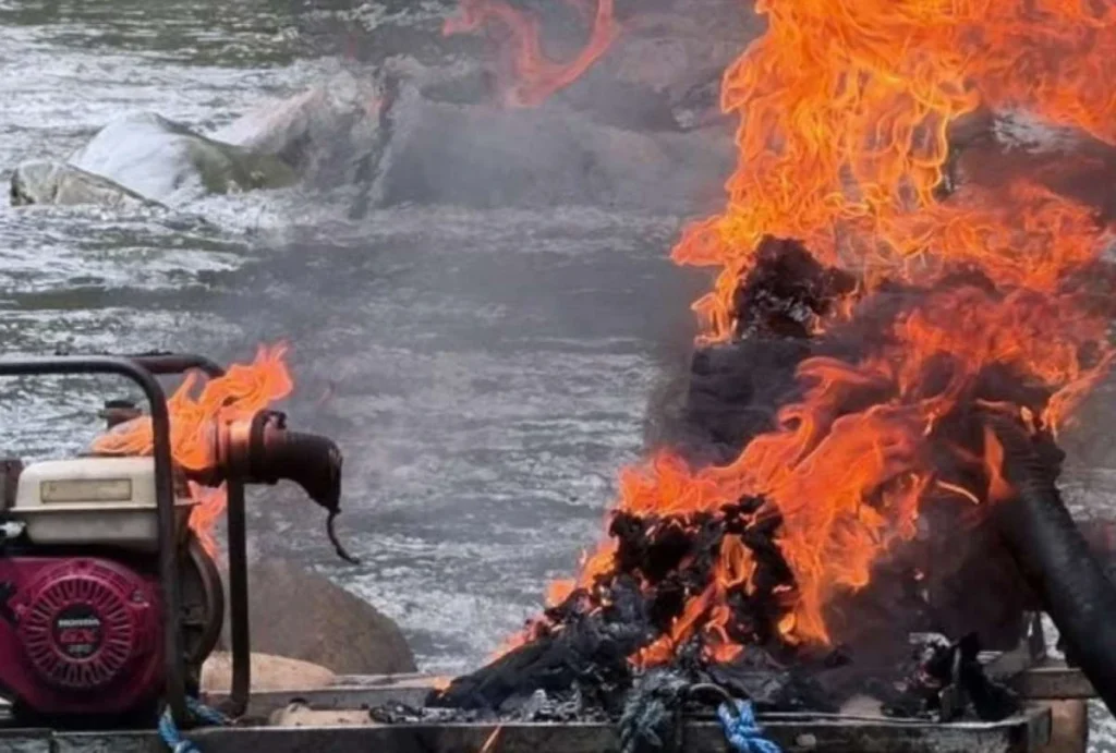 Minería ilegal en Morona Santiago: Fuerzas Armadas destruyen campamentos Minería ilegal en Morona Santiago: Fuerzas Armadas destruyen campamentos